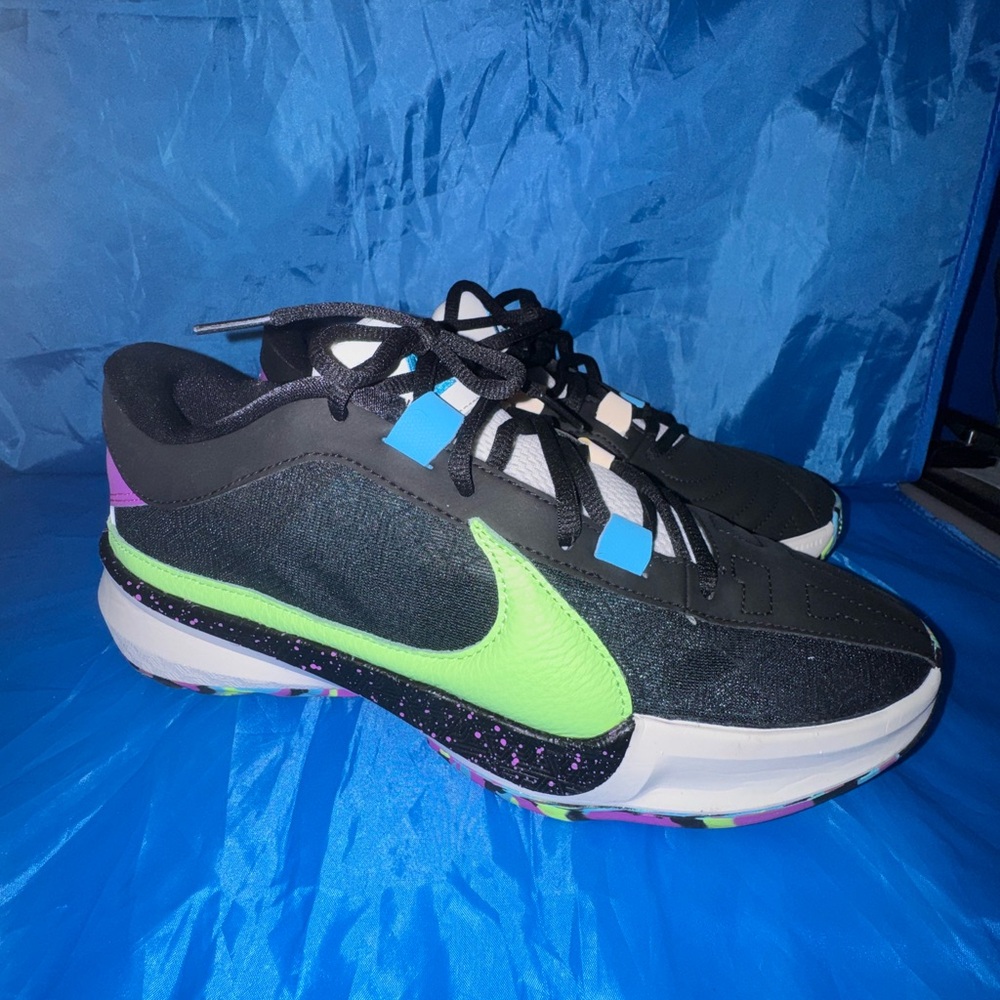 Nike Zoom Freak 5 - Size 8